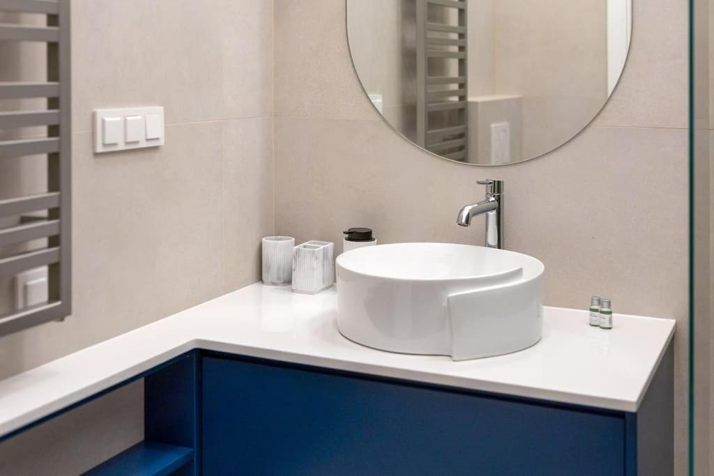 Apartment 1-bedroom Luxury Near Metro Warsaw
