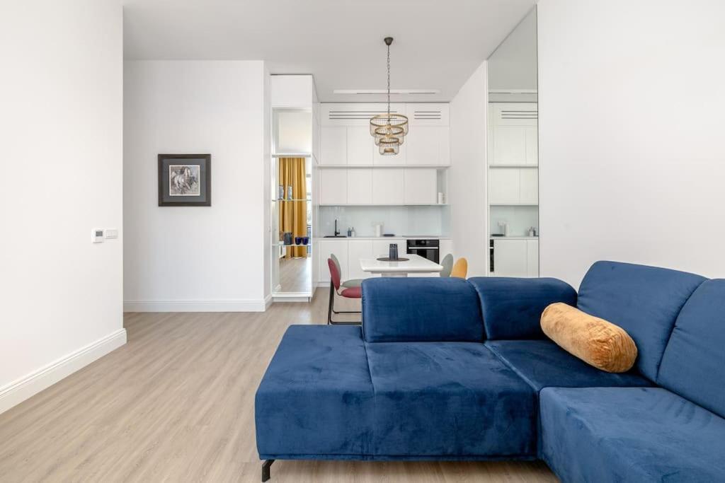Apartment 1-bedroom Luxury Near Metro *